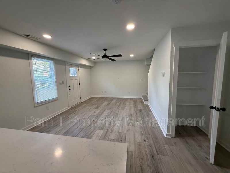 201 W 37th St - Photo 4 of 7