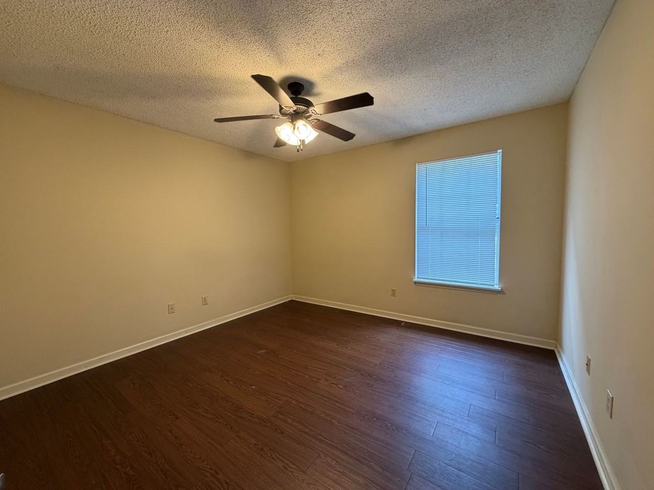 Peak Apartments - Photo 4 of 8