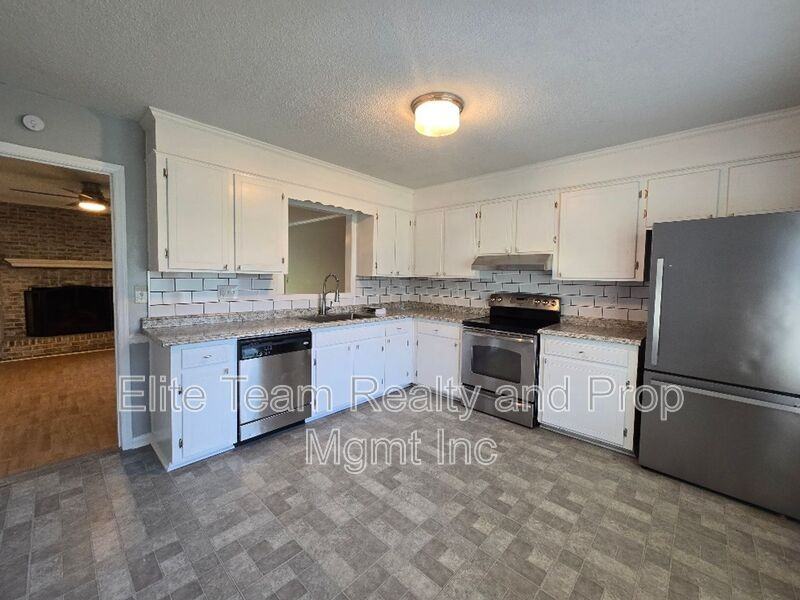 2021 Downey St - Photo 4 of 20