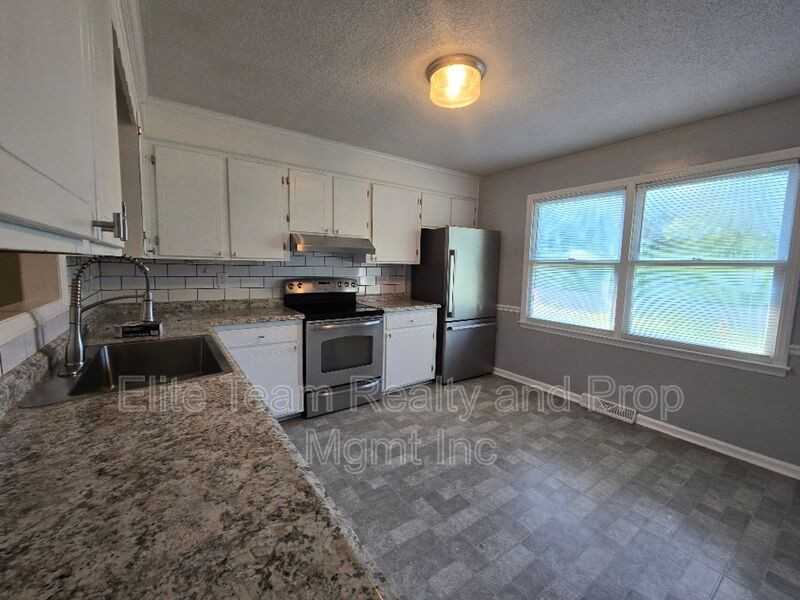2021 Downey St - Photo 5 of 20