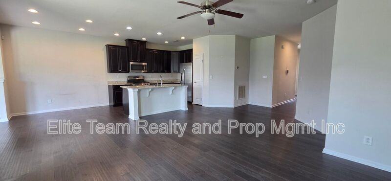 7347 Raylee Ave Sw - Photo 2 of 19
