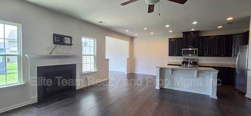 7347 Raylee Ave Sw - Photo 3 of 19