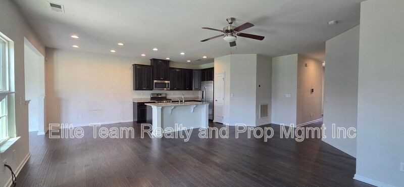 7347 Raylee Ave Sw - Photo 4 of 19