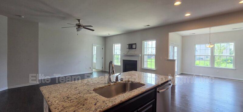 7347 Raylee Ave Sw - Photo 6 of 19