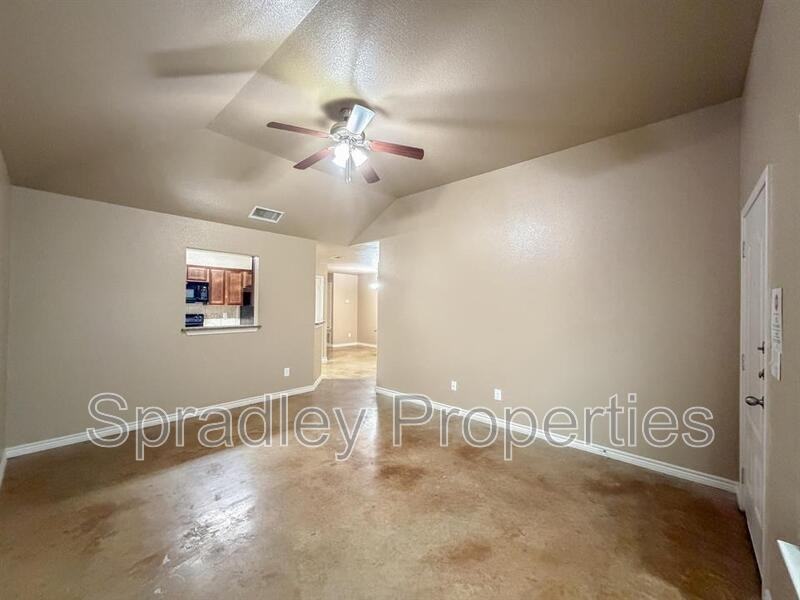 763A E Ridge Blvd - Photo 2 of 14