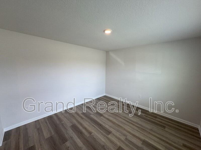 5431 Peach Dr - Photo 4 of 36