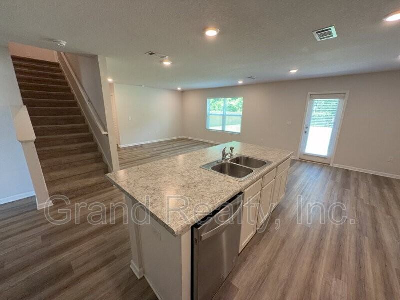 5431 Peach Dr - Photo 7 of 36