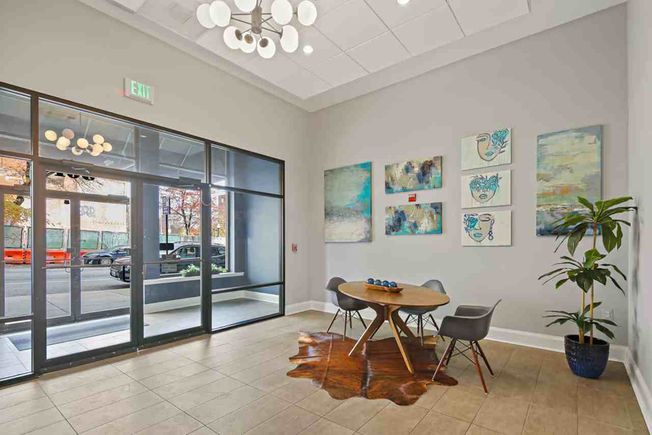 St James Apartments - Photo 5 of 50