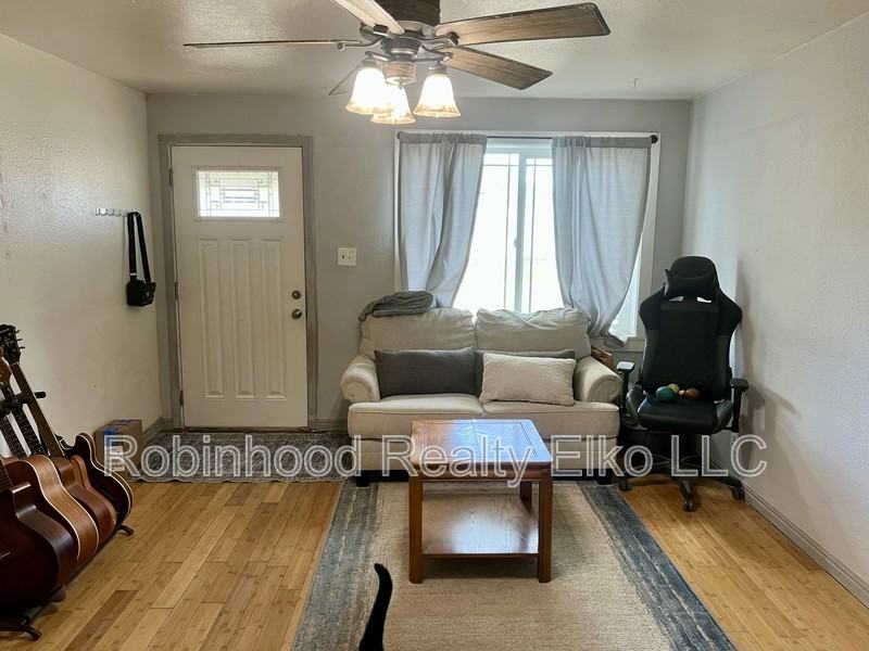 756 Maple St - Photo 4 of 15