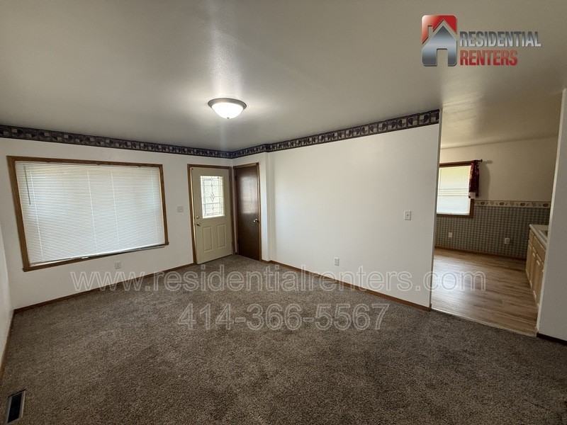 6323 N 104th St - Photo 2 of 14