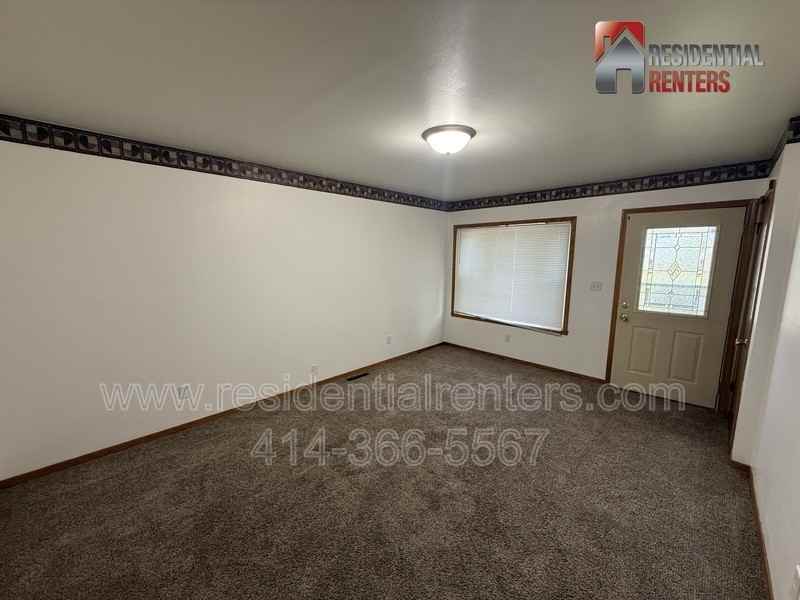 6323 N 104th St - Photo 3 of 14