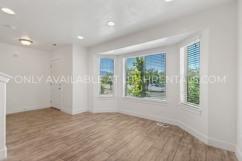 345 W Park View Ln - Photo 7 of 25