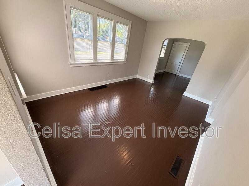 3926 Avondale Dr - Photo 2 of 9