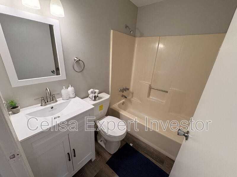 819 Eckart St - Photo 4 of 7