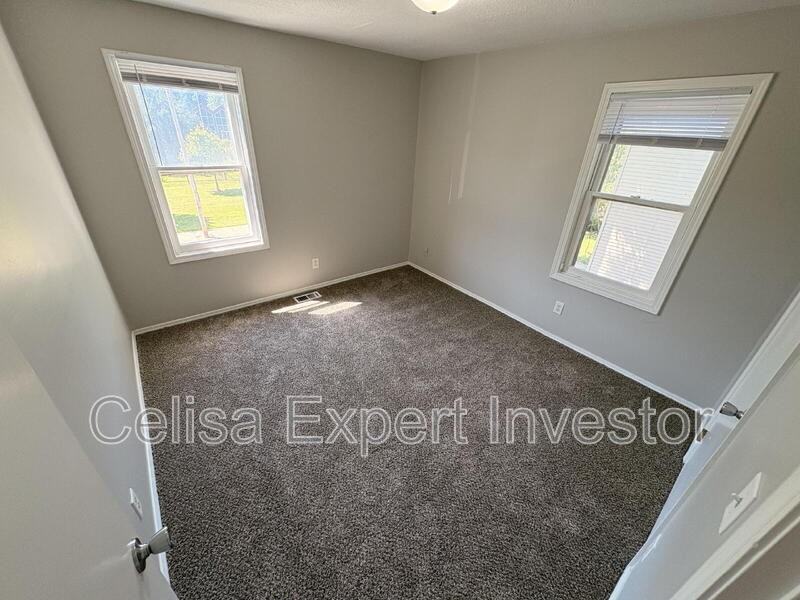 819 Eckart St - Photo 5 of 7