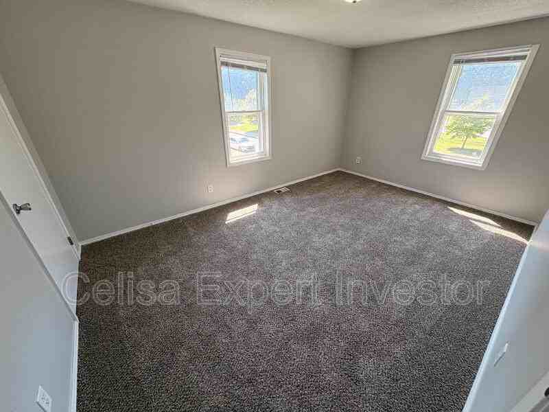 819 Eckart St - Photo 6 of 7