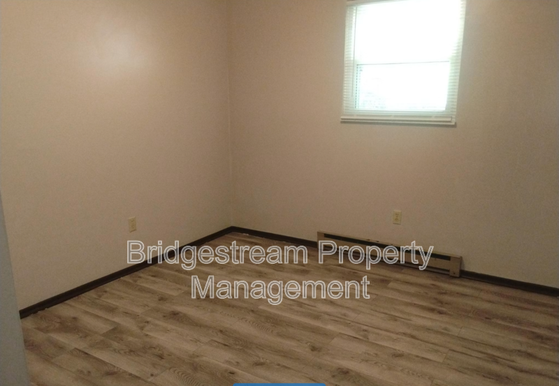 48 Candlewood Ct - Photo 3 of 9