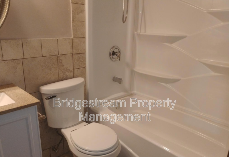 48 Candlewood Ct - Photo 4 of 9