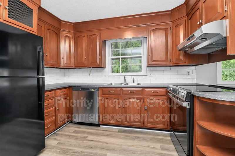 3916 Piney Grove Rd - Photo 7 of 40