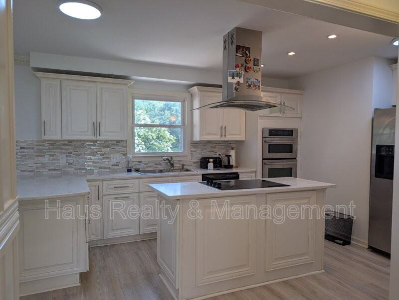 2164 New England Pl - Photo 2 of 13