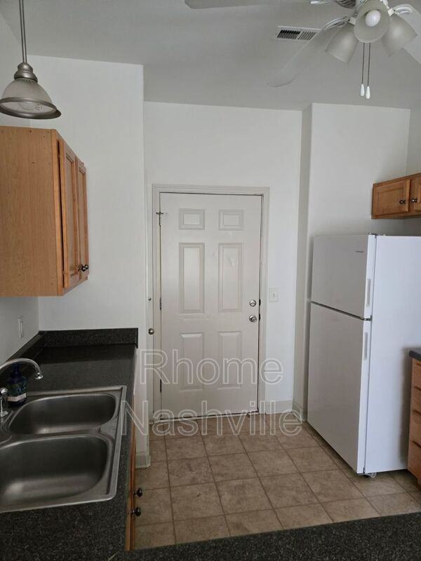 1019 Golf View Way - Photo 4 of 10