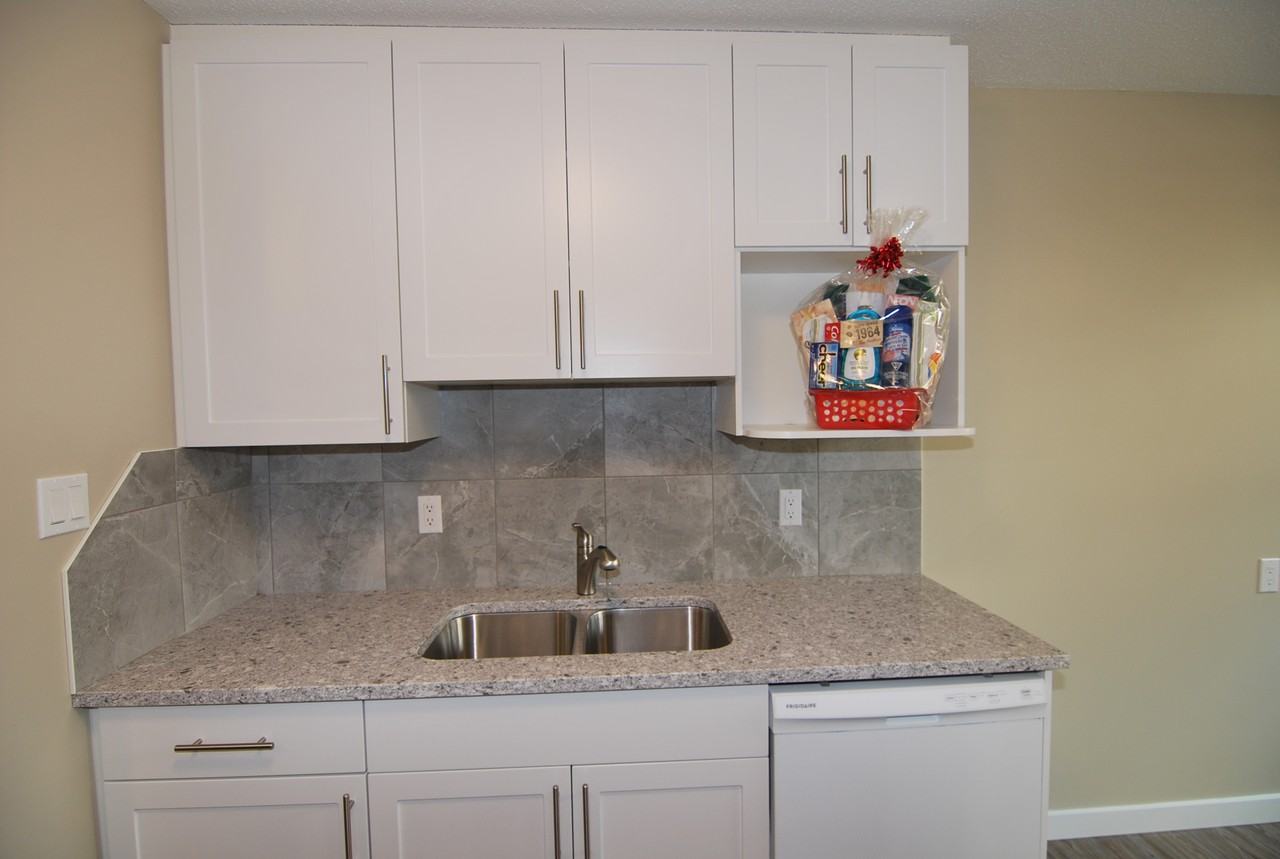 Glenhaven Manor - Photo 4 of 24