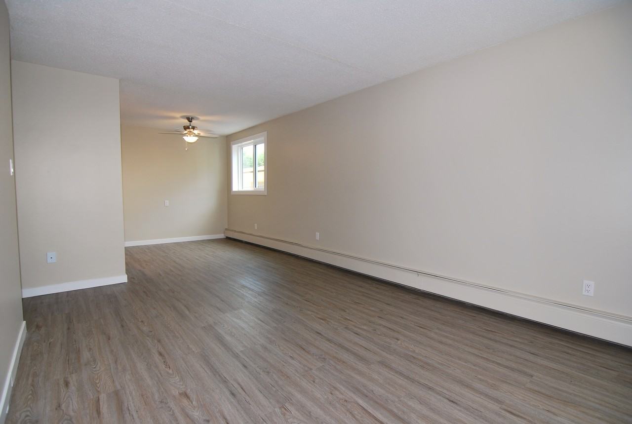 Glenhaven Manor - Photo 5 of 24