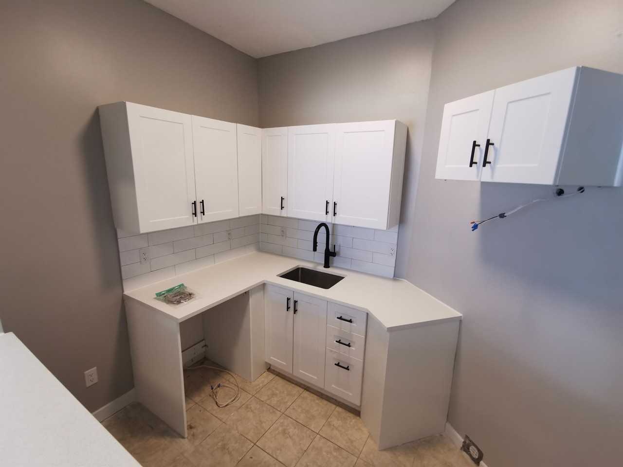 883 Somerset Street West - Photo 4 of 7