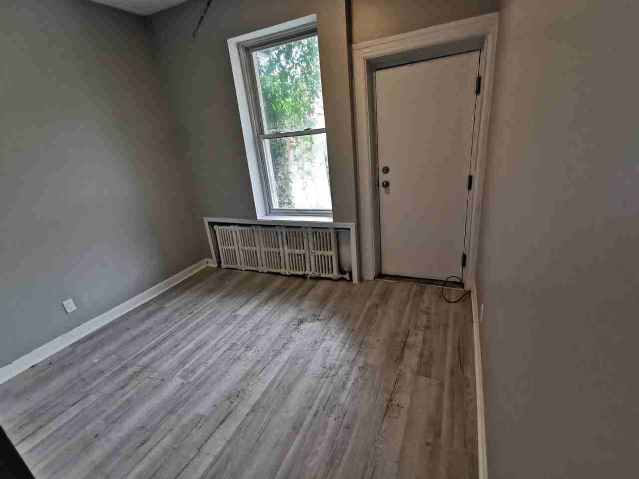 883 Somerset Street West - Photo 6 of 7