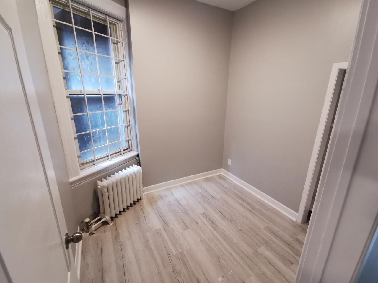 883 Somerset Street West - Photo 3 of 7