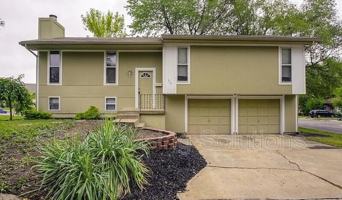 featured image of 512 Ne Weather Vane St