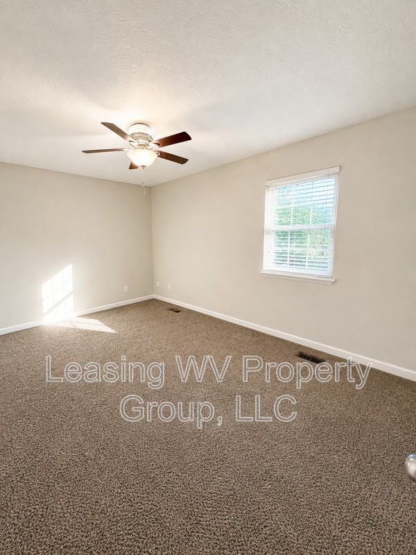39 Beaver Dr - Photo 2 of 8