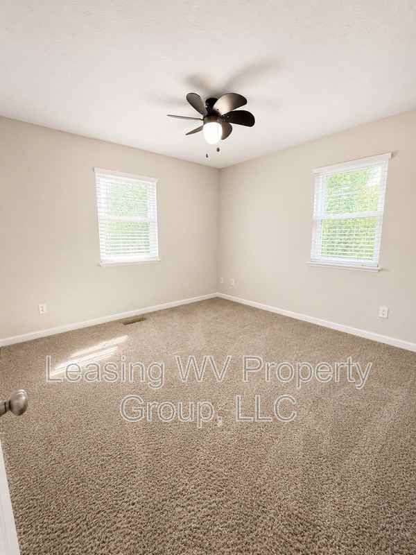 39 Beaver Dr - Photo 3 of 8
