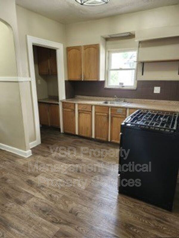 860 Clarence Rd - Photo 5 of 10