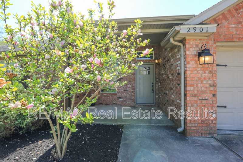2901 Sw 8th St - Photo 4 of 31