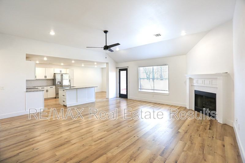 2901 Sw 8th St - Photo 5 of 31