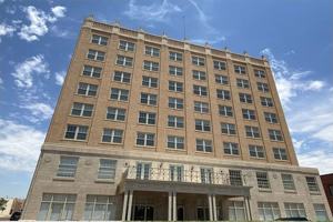 featured image of 116 W 6th St
