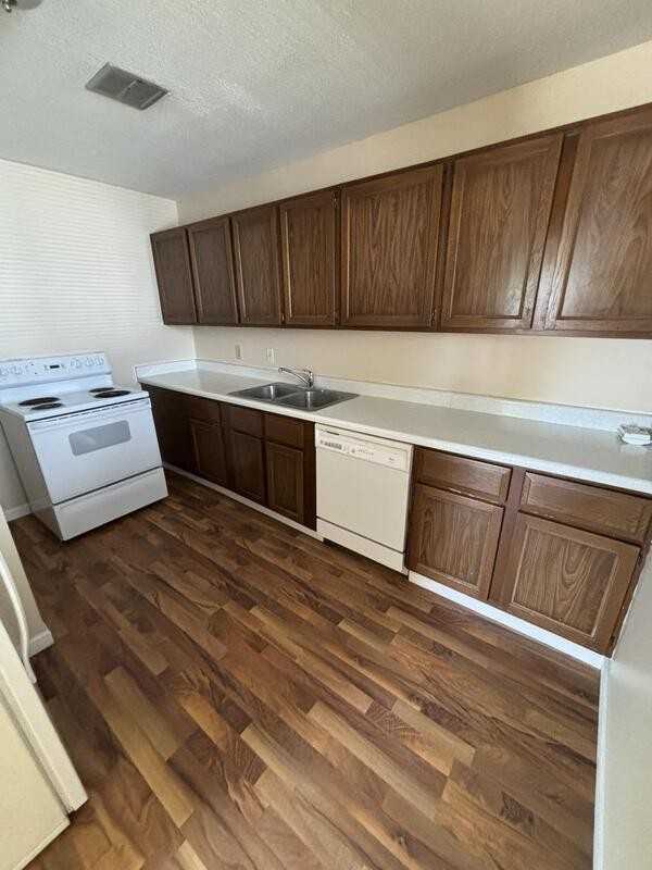 4609 Bancroft Ave #5 - Photo 4 of 8