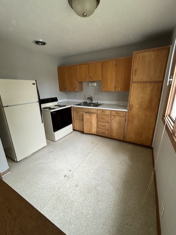 4616 Stockwell St - Photo 5 of 10