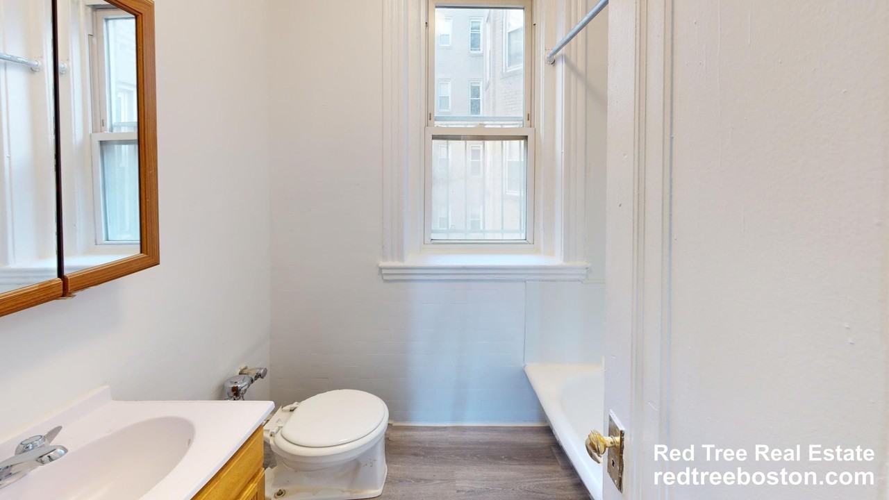 1191 Boylston St #33 - Photo 4 of 12