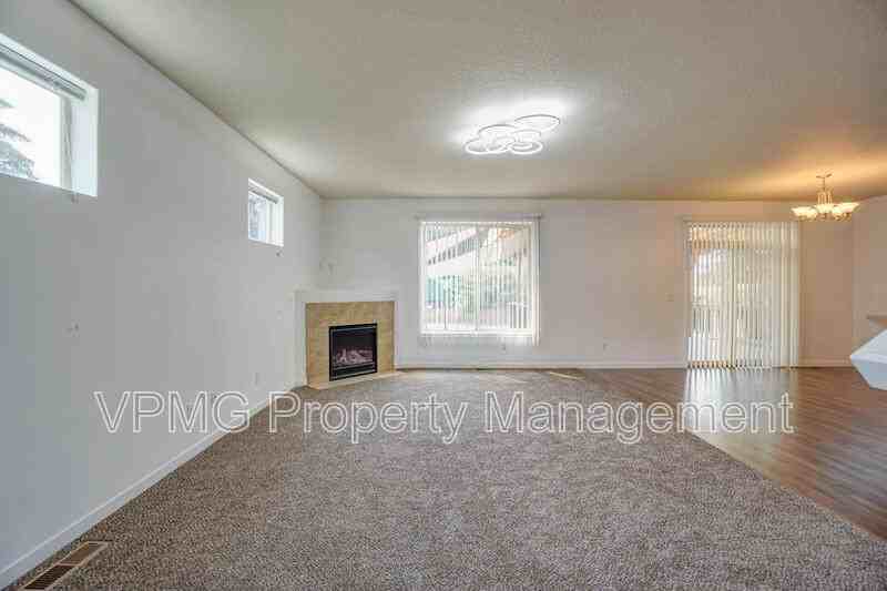 5941 Ne 48th St - Photo 4 of 35