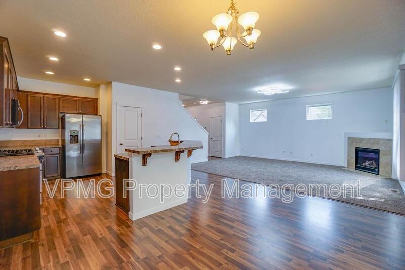 5941 Ne 48th St - Photo 5 of 35