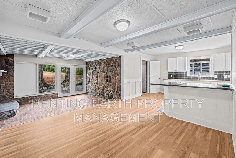 1129 Camellia Rd - Photo 5 of 22