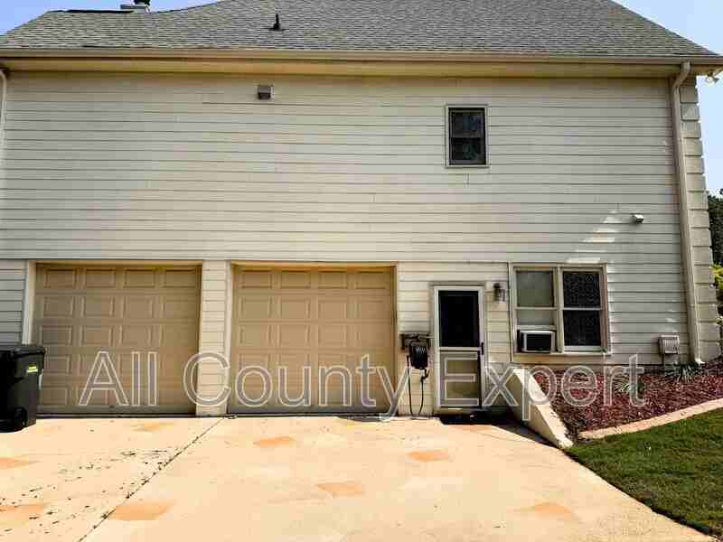 5760 Charleston Ln - Photo 2 of 10