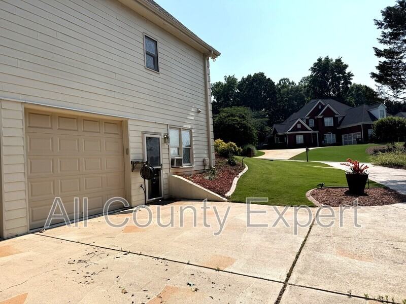 5760 Charleston Ln - Photo 3 of 10