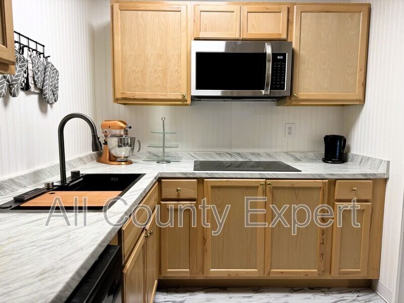 5760 Charleston Ln - Photo 6 of 10