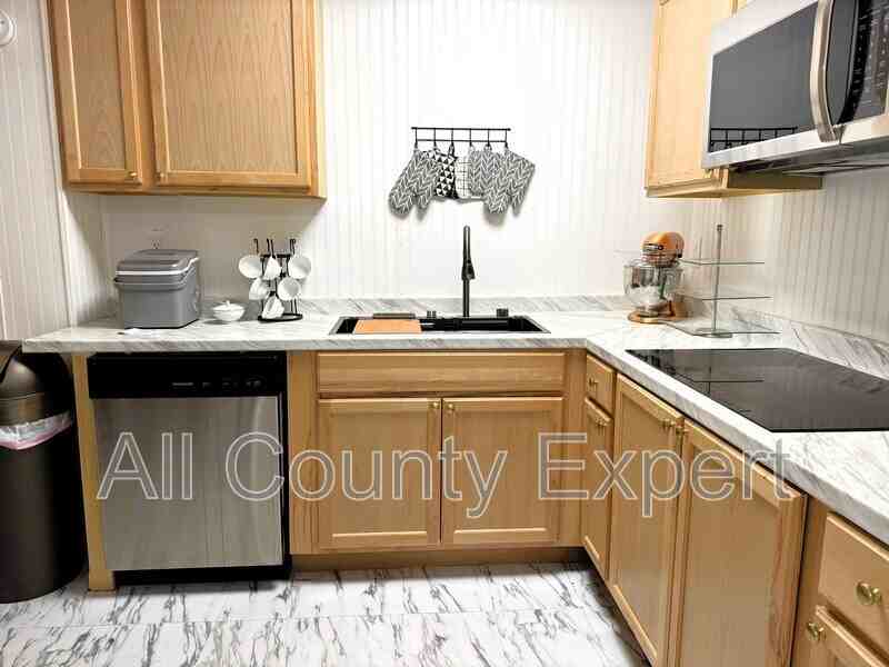 5760 Charleston Ln - Photo 7 of 10