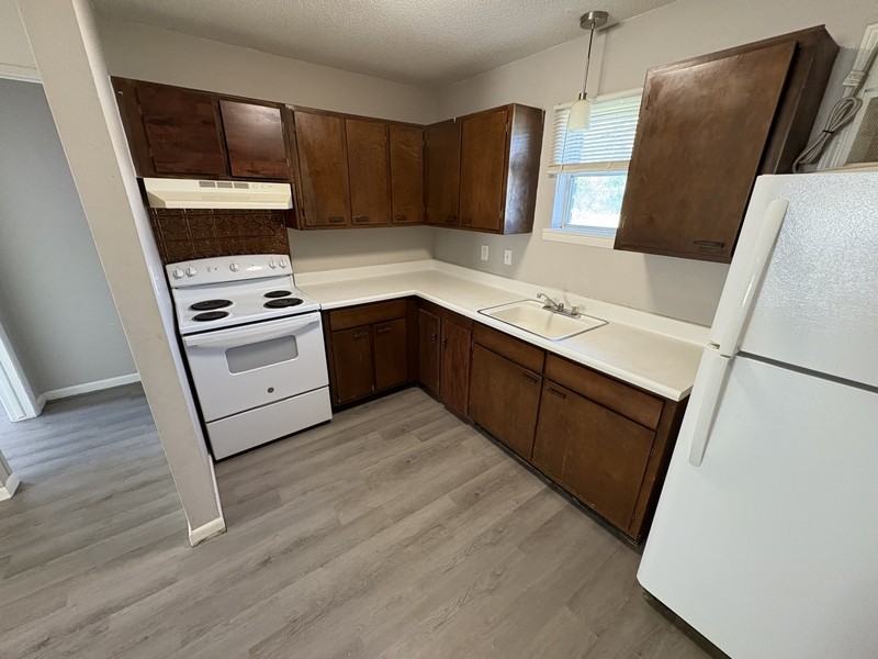 1502 W South St ##E - Photo 4 of 7