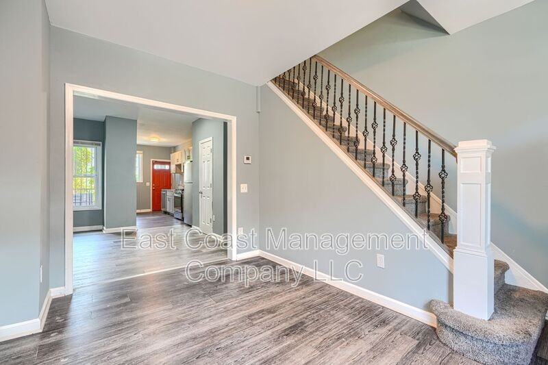 2408 Llewelyn Ave - Photo 3 of 24