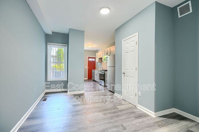2408 Llewelyn Ave - Photo 5 of 24